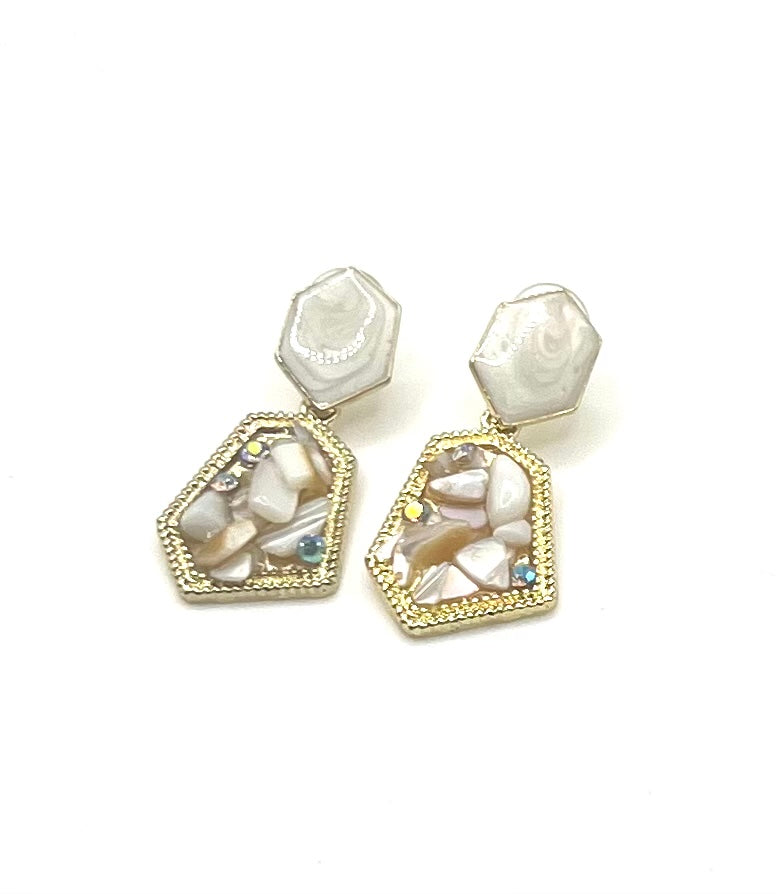 Fashion Ivory Shell and Gold Dangle Earrings